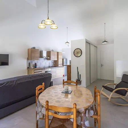 Apartament Neuf Avec 3 Chambres, Terrasse Et Parking, A 5 Min Du Centre De - Fr-1-401-298