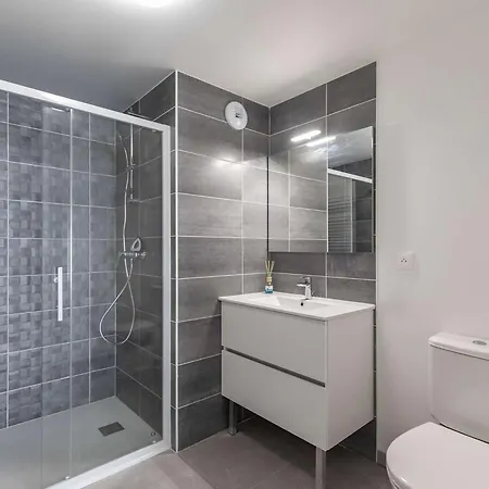 Neuf Avec 3 Chambres, Terrasse Et Parking, A 5 Min Du Centre De - Fr-1-401-298 Apartament Cauterets