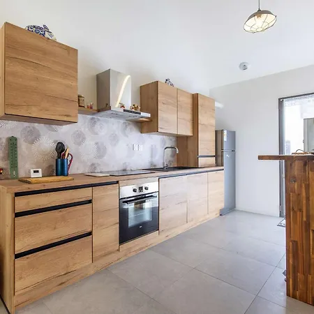 Neuf Avec 3 Chambres, Terrasse Et Parking, A 5 Min Du Centre De - Fr-1-401-298 * Cauterets