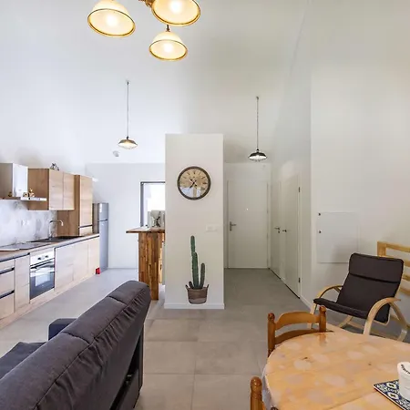 Neuf Avec 3 Chambres, Terrasse Et Parking, A 5 Min Du Centre De - Fr-1-401-298 Lägenhet