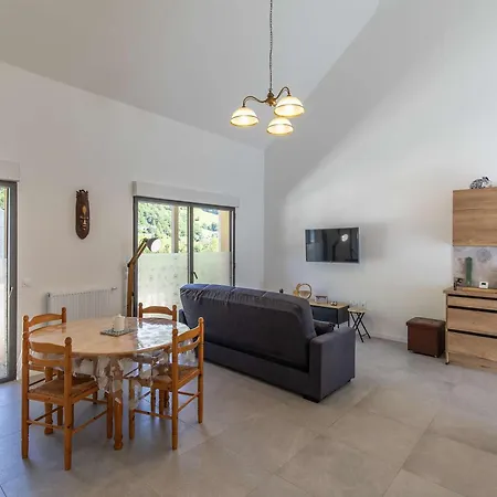 Neuf Avec 3 Chambres, Terrasse Et Parking, A 5 Min Du Centre De - Fr-1-401-298 *