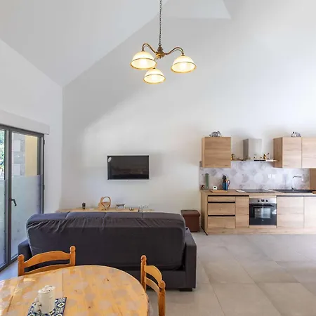 Neuf Avec 3 Chambres, Terrasse Et Parking, A 5 Min Du Centre De - Fr-1-401-298