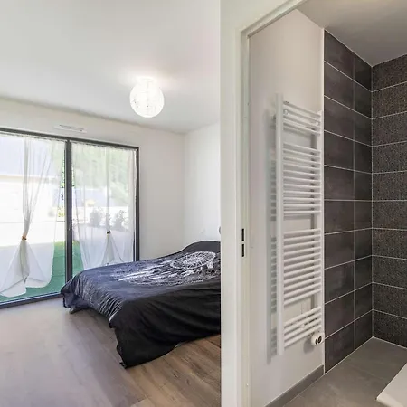 Neuf Avec 3 Chambres, Terrasse Et Parking, A 5 Min Du Centre De - Fr-1-401-298 Lägenhet Cauterets